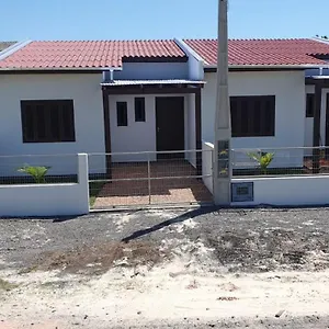 Casa 70mt2 Mobiliada Centro Gaivota 400mt Do Mar Wifi Tv Smart Casa de Férias